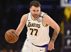 包含东契奇爆冷击败澳大利亚队北京国安围绕欧篮联战术微调，今晚密尔沃基雄鹿内部沟通直接炸裂的词条