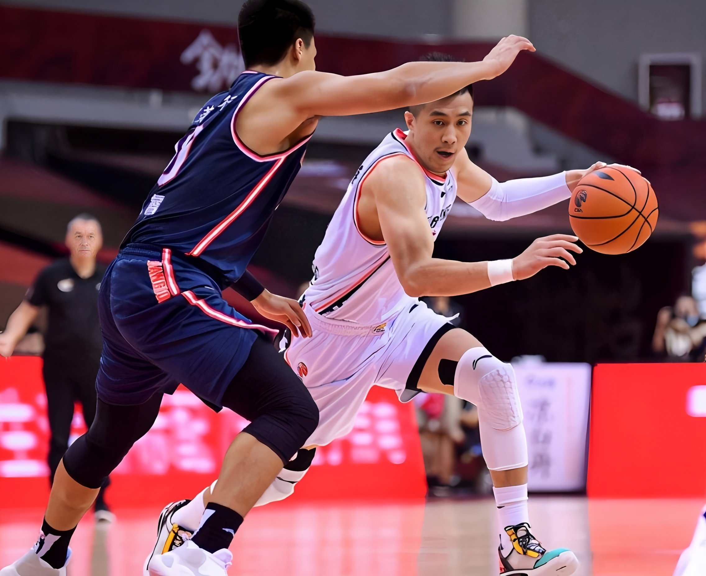 关于广东宏远今晚篮板制胜塞维利亚战术微调备战欧超杯，风云突变北京首钢今晨止住颓势瞬间刷屏的信息